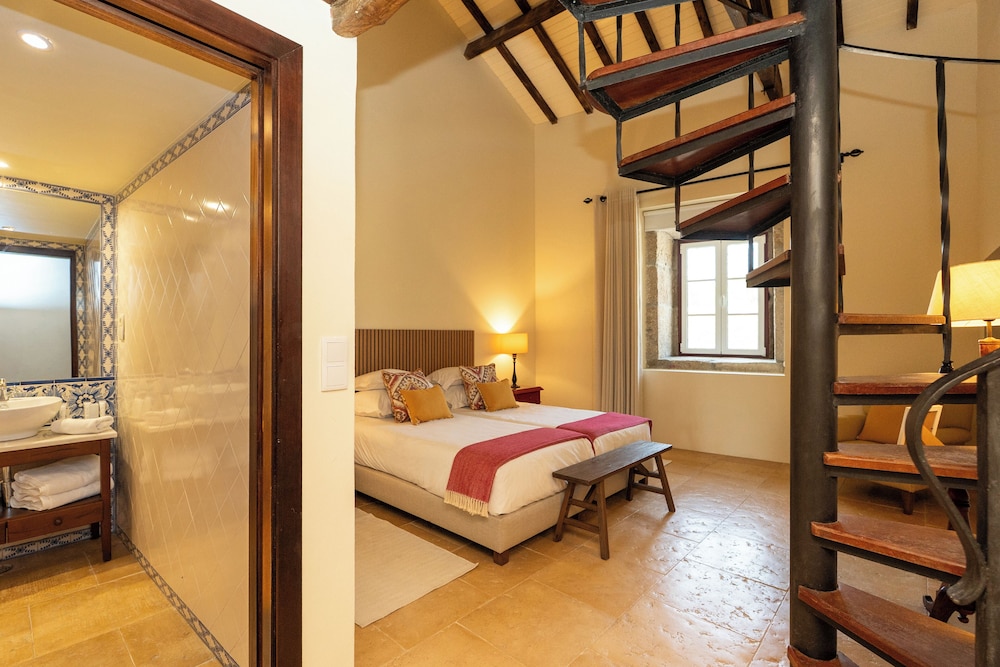 Family, Twin Beds, Annex