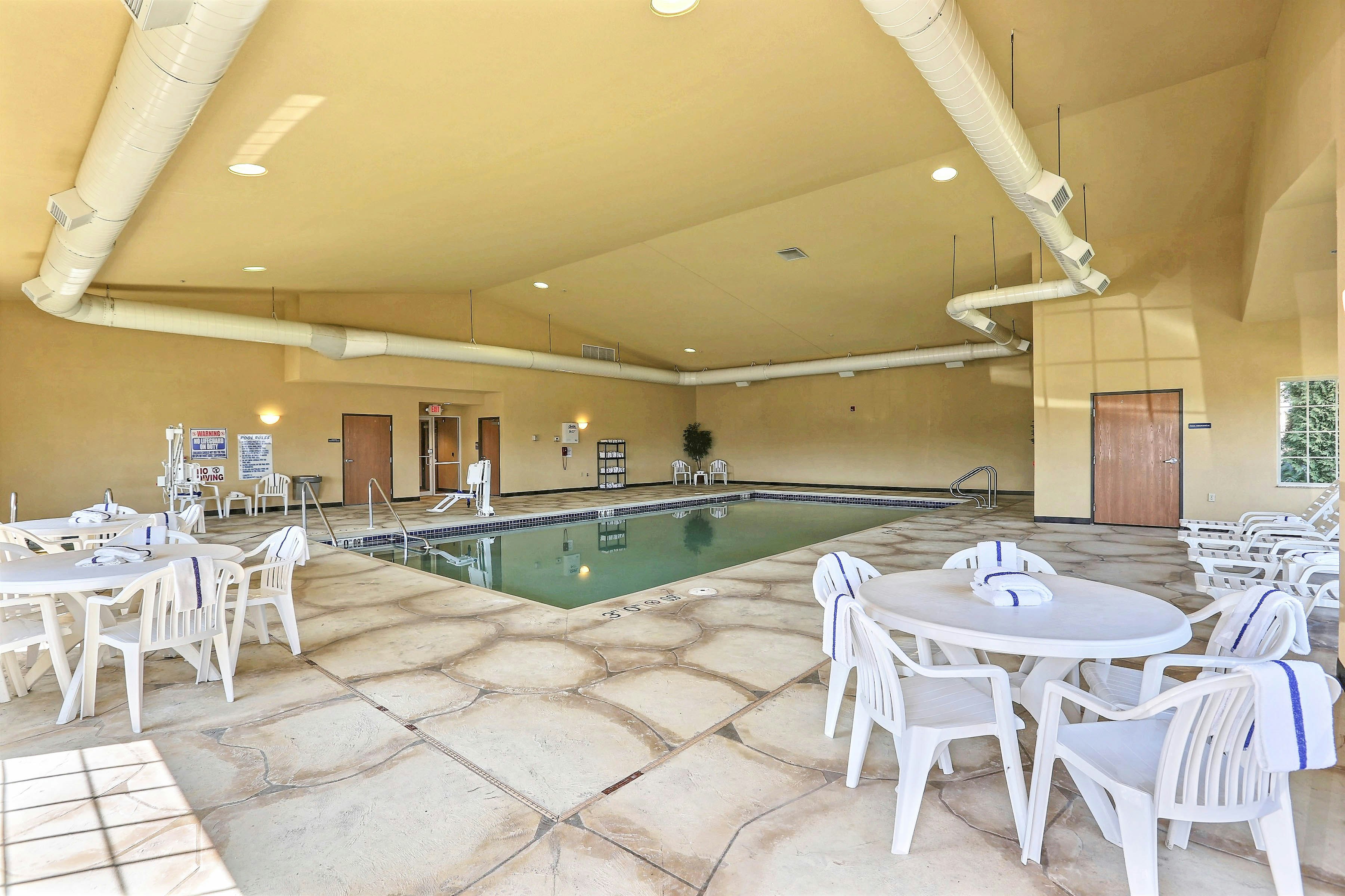 Boarders Inn Amp Suites 32/63