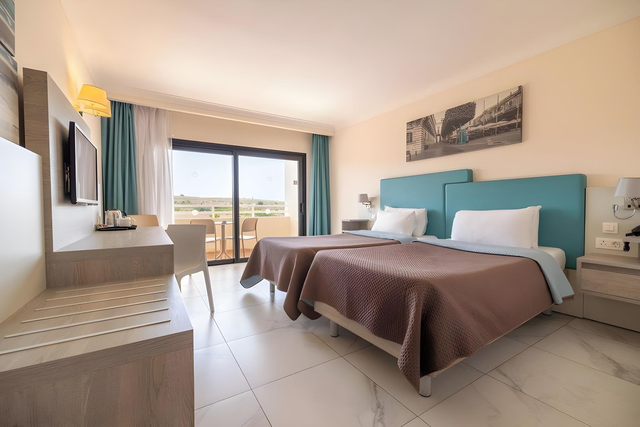 Comfort, Quadruple, Land View, Balcony