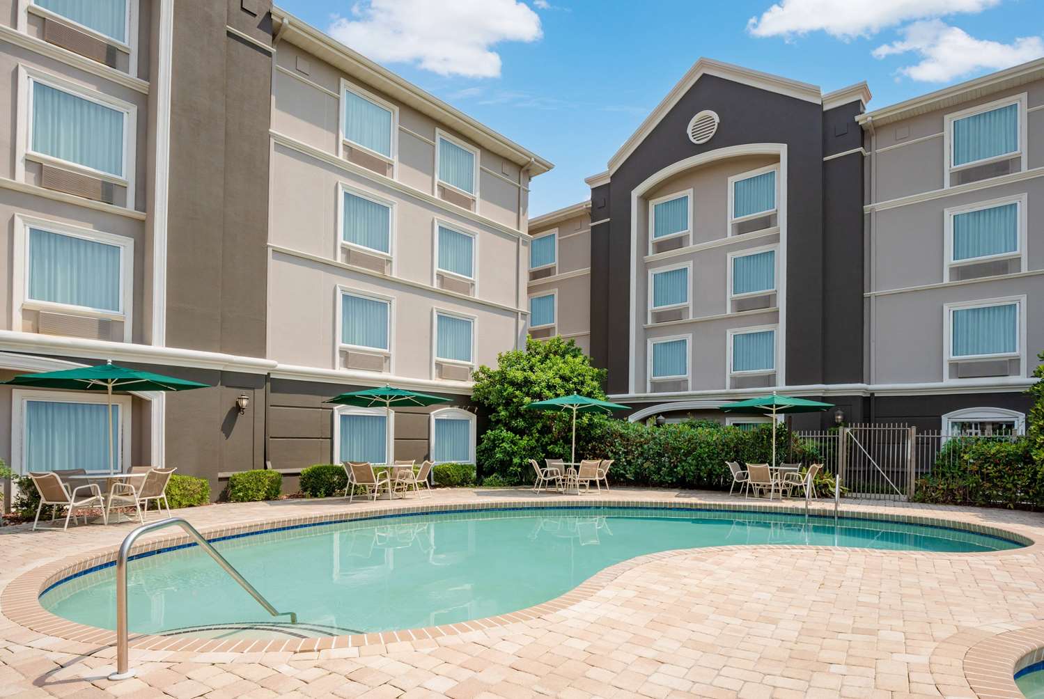 La Quinta Inn & Suites by Wyndham Myrtle Beach Broadway Area 52/54