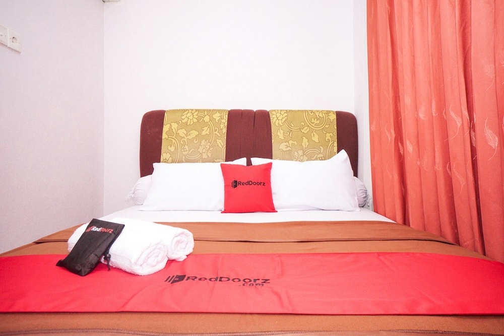 RedDoorz near Palembang Square Mall 2 14/23