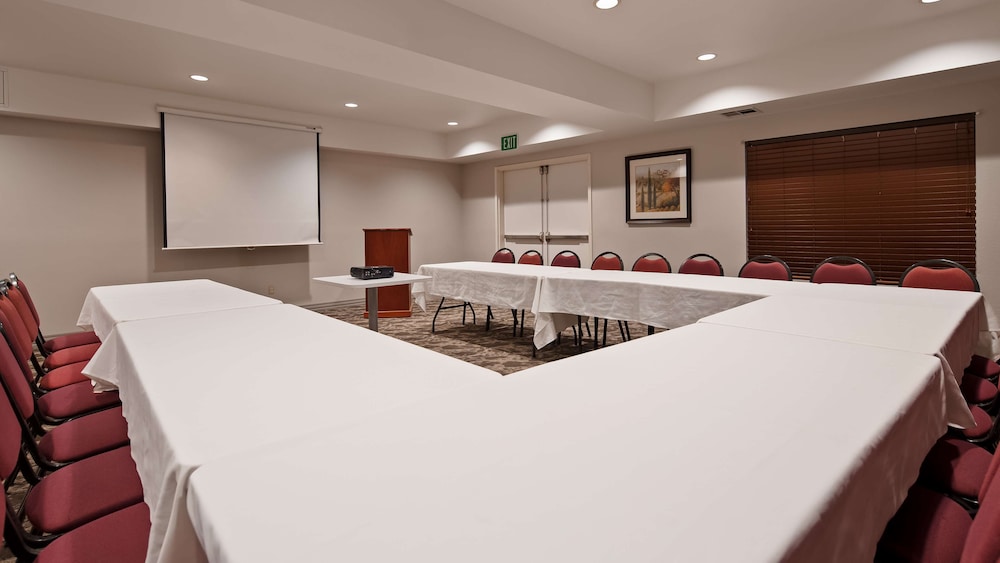 Best Western Plus Villa Del Lago Inn 38/41