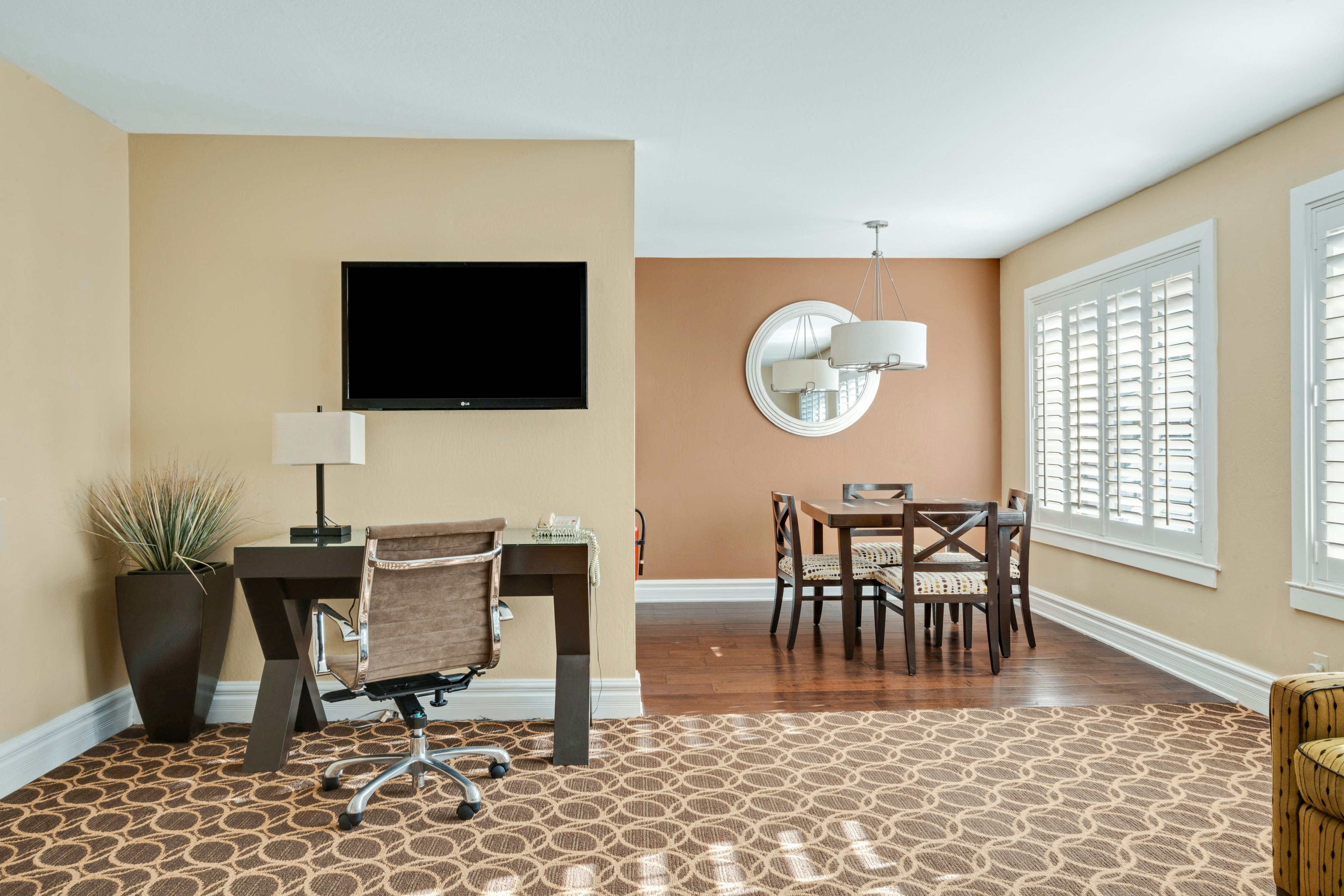 Marin Suites Hotel 63/81