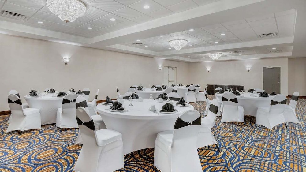 Days Inn and Suites by Wyndham Oxford 22/27