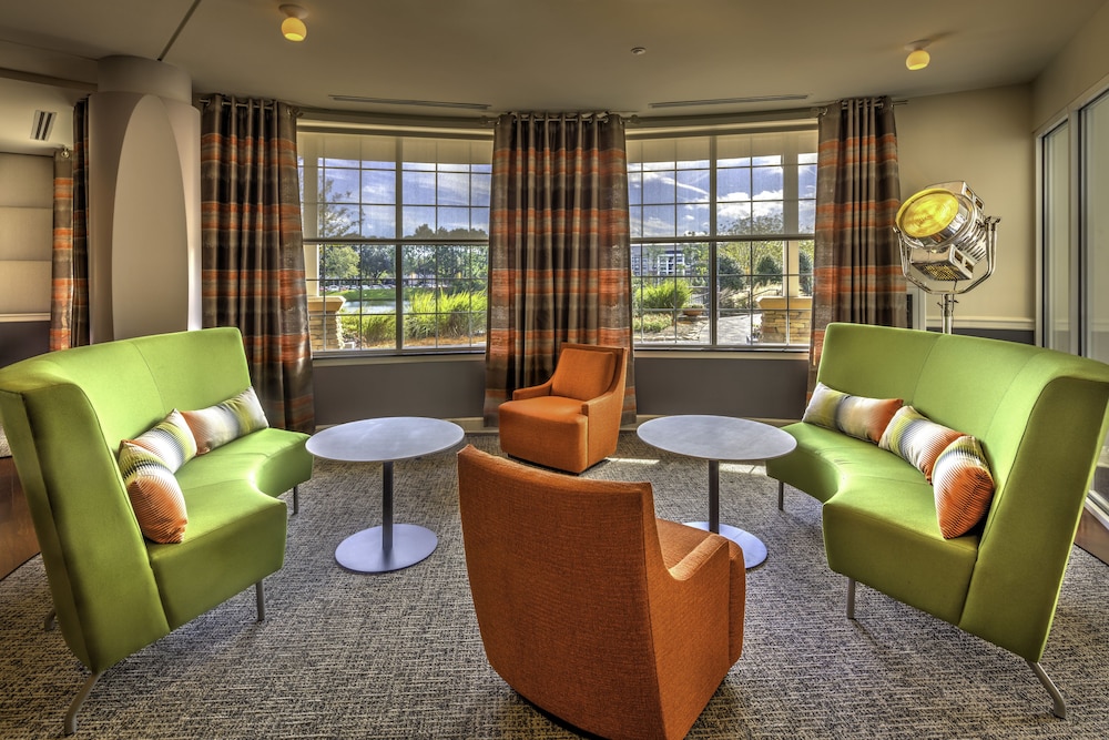 Hotel Indigo Jacksonville Deerwood Park 38/77