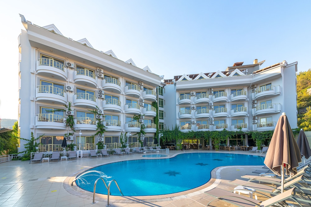 Faros Grand Hotel 7/48