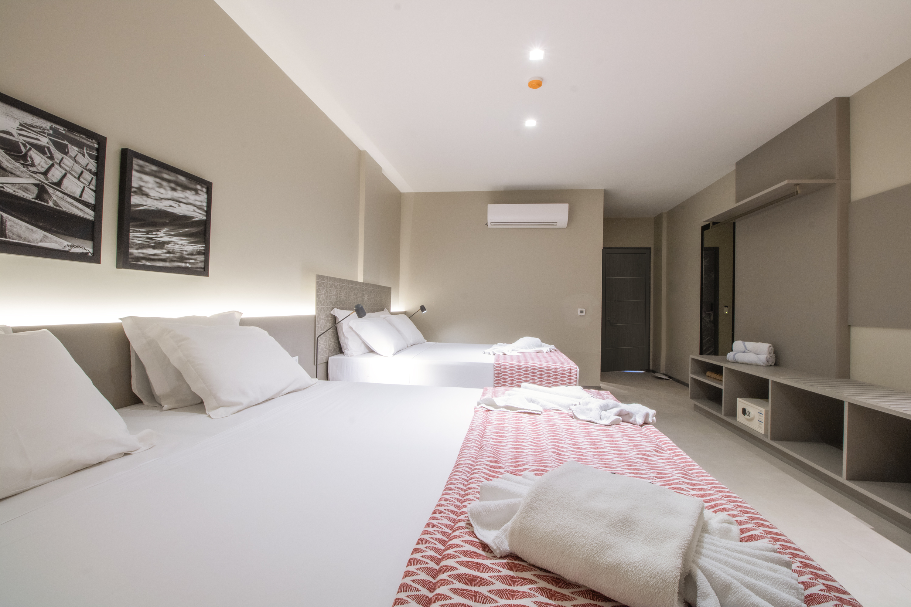 Standard, 2 Double Beds, No Balcony