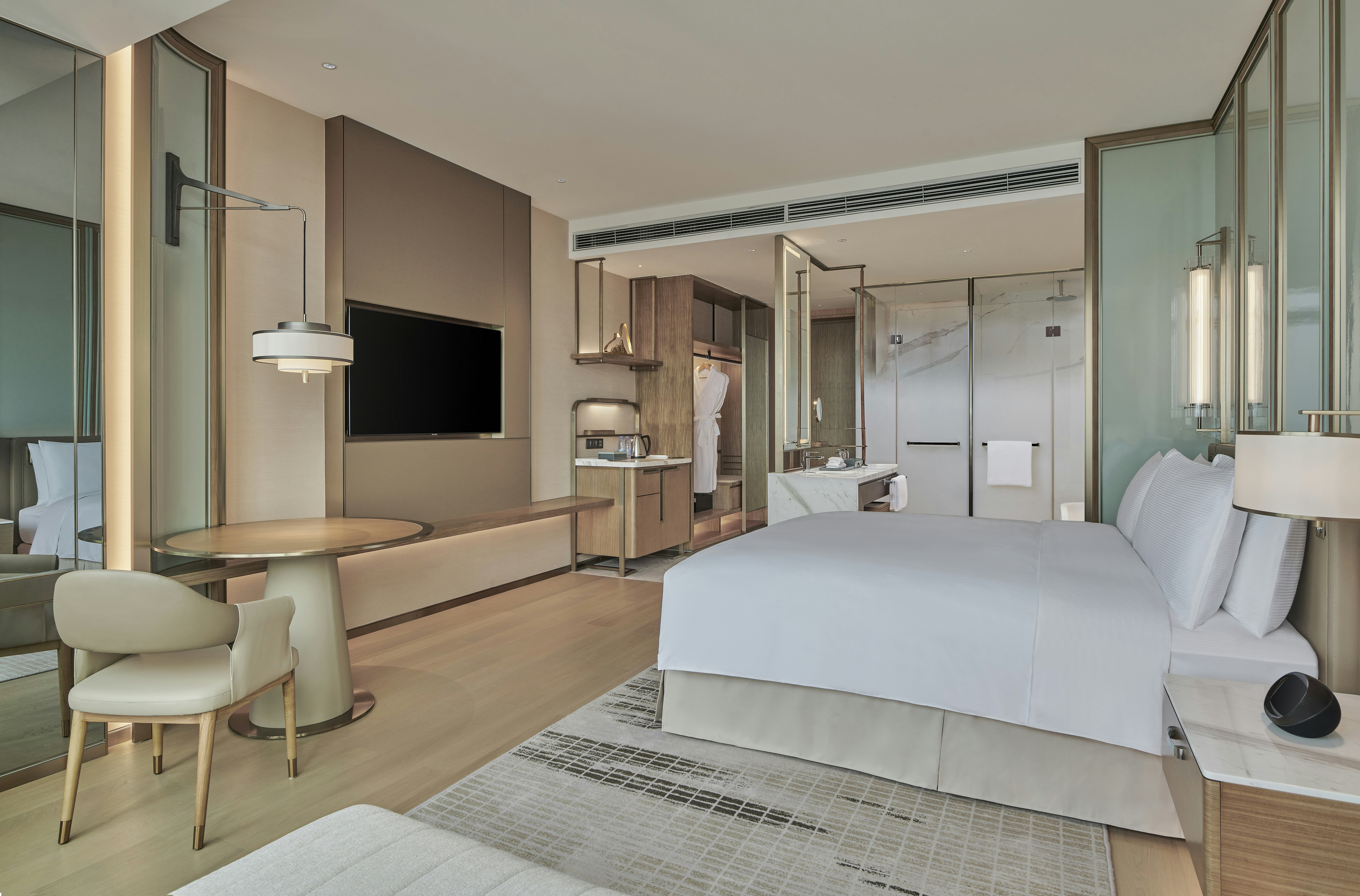 SUPERIOR, KING BED, RIVER VIEW