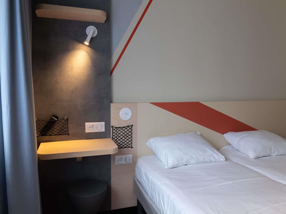 ROOM, TWIN BEDS, GROUND FLOOR