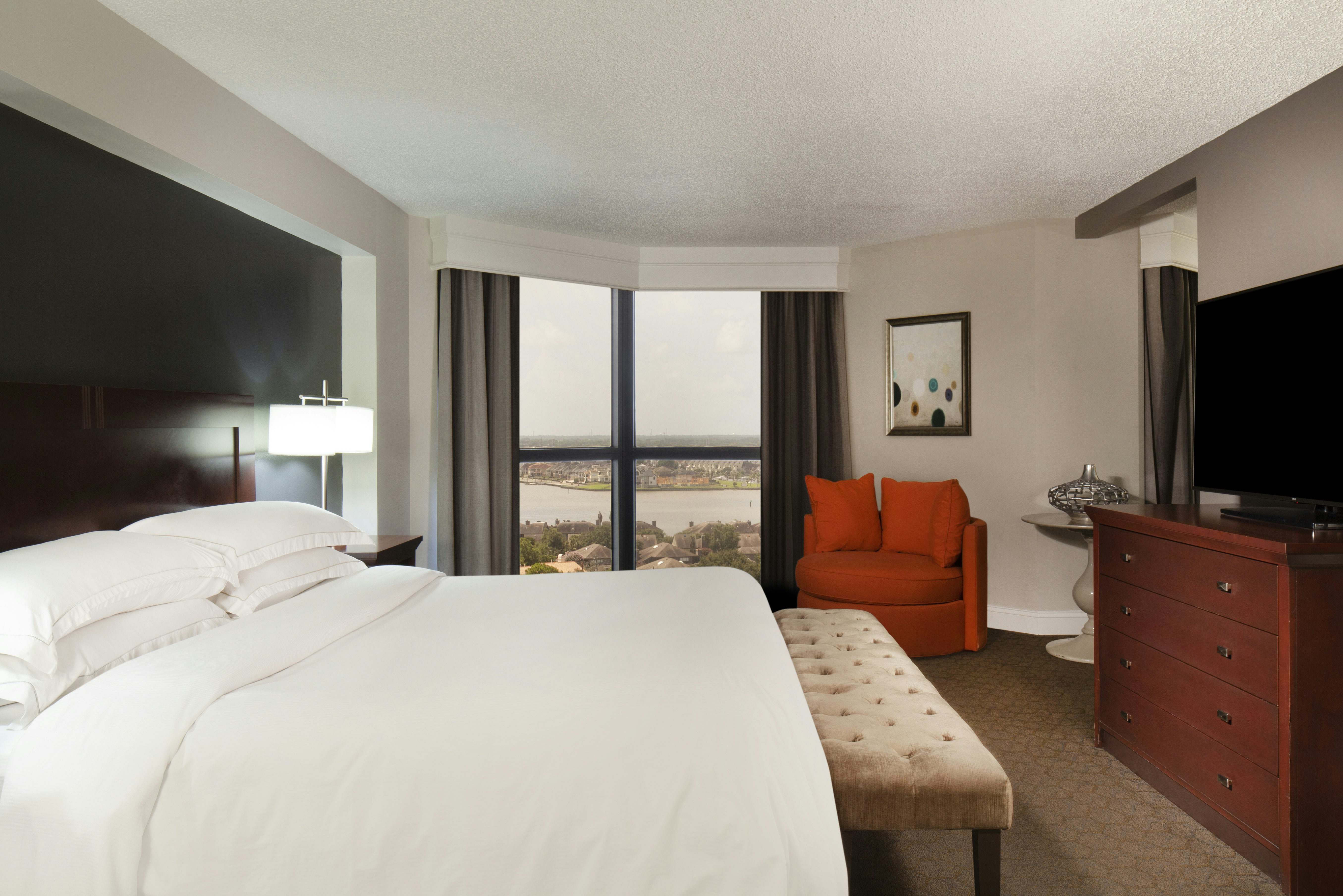 1 BEDROOM, SUITE, KING BED, POOL VIEW, BALCONY