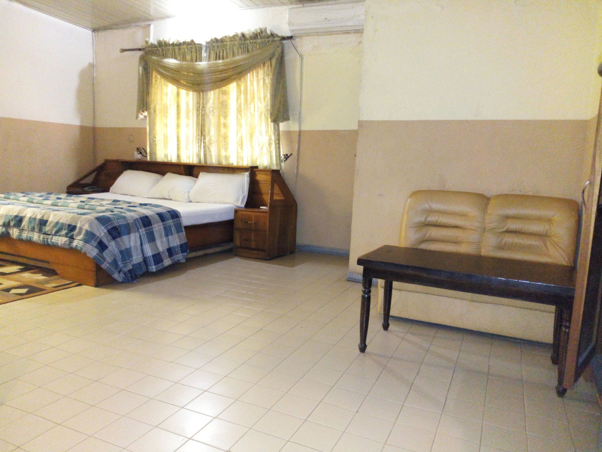 DELUXE, SUITE
