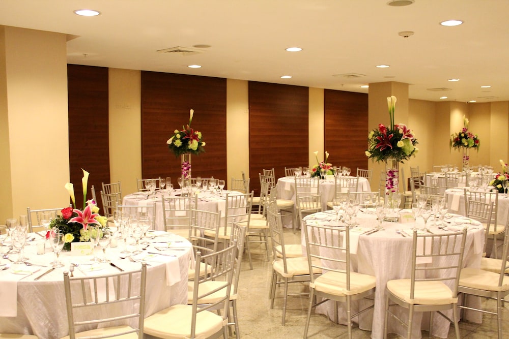 Torre de Alba Hotel Suites 50/68