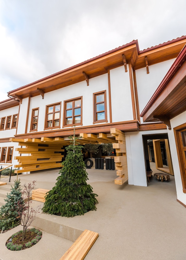 Omm Inn Hotel 4/47