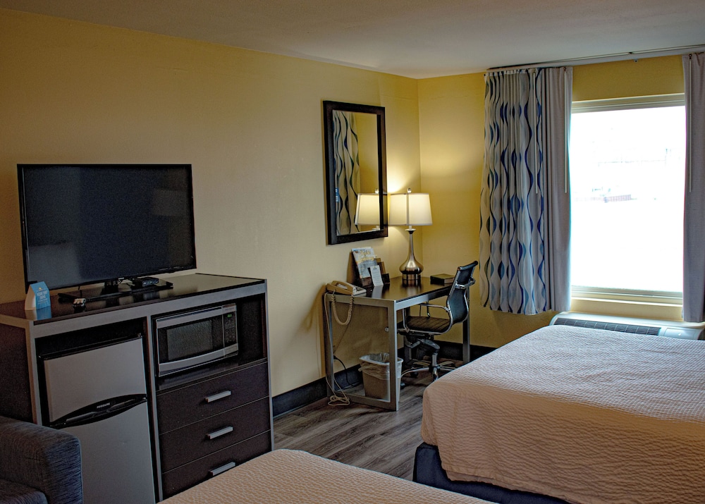 غرفة بسرير كينج لذوي الإعاقة، Days Inn & Suites by Wyndham Pocahontas 4/7