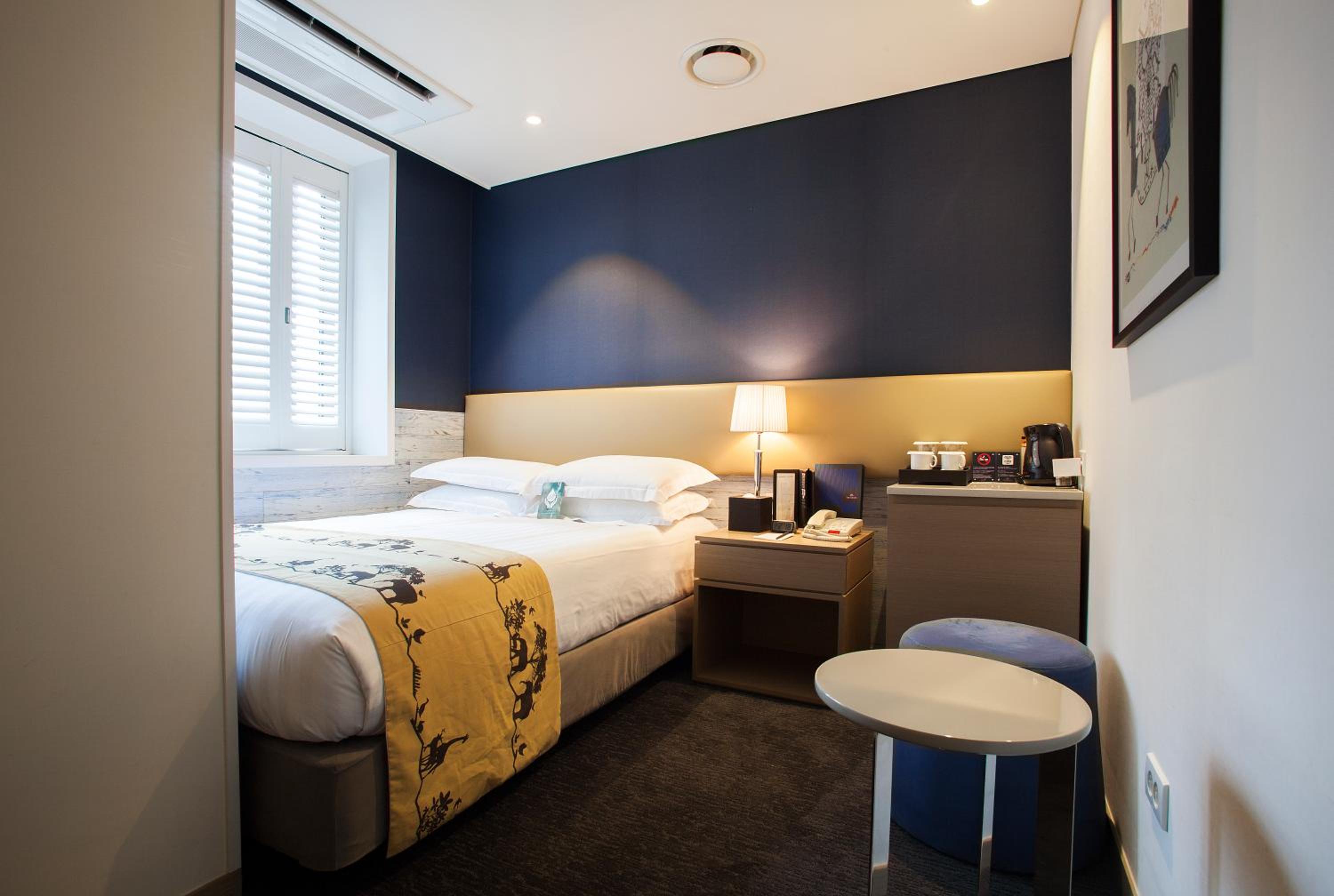 Room, Double Bed
