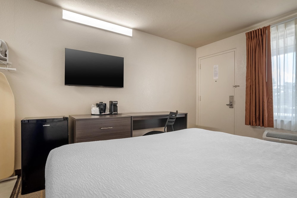SureStay by Best Western Gonzales 8/26