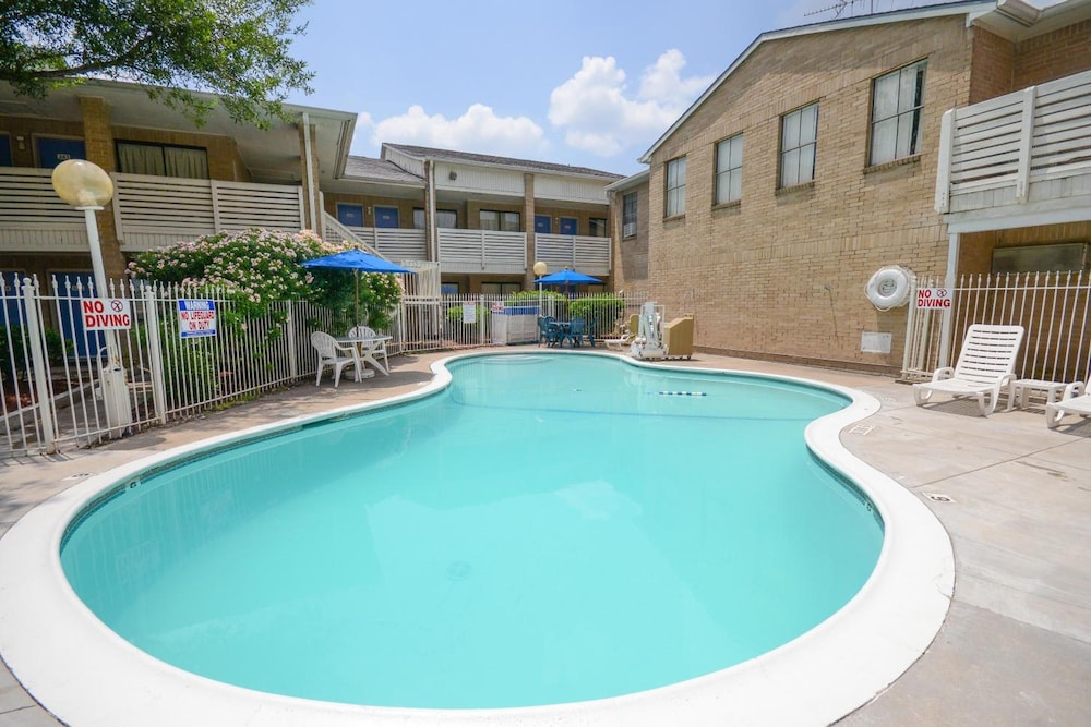 Motel6 Baytown, TX - Baytown East 6/63