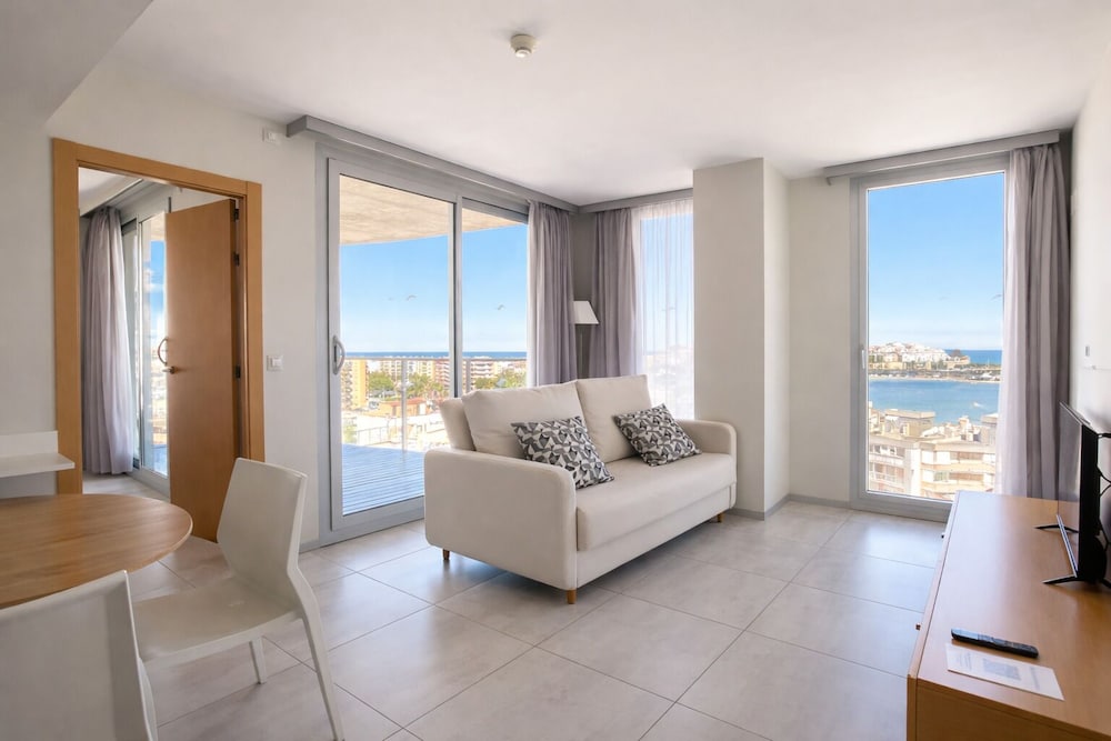 Master, Suite, Single, 2 Double Beds
