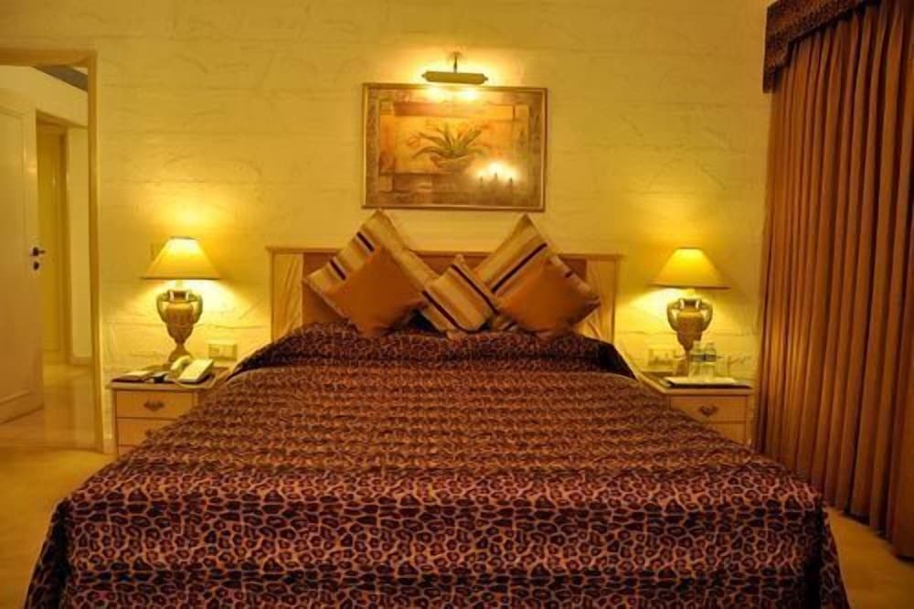 GOLDEN PALMS SPA 5/28