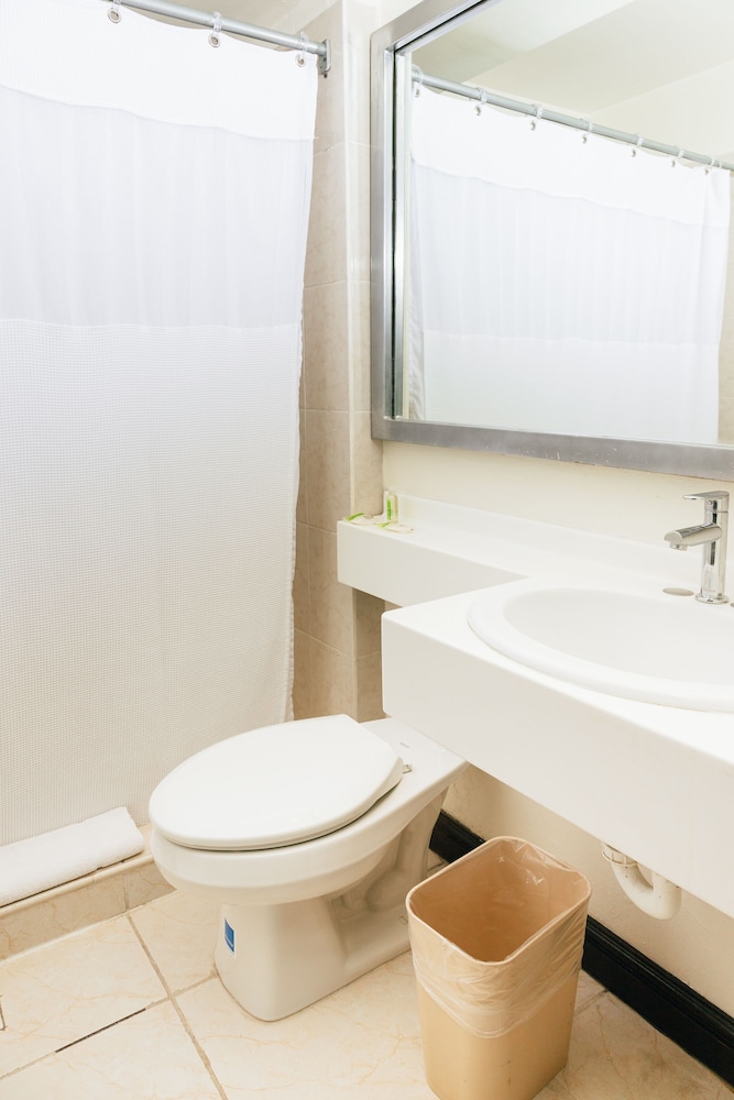 Hotel Plaza Suites 48/50