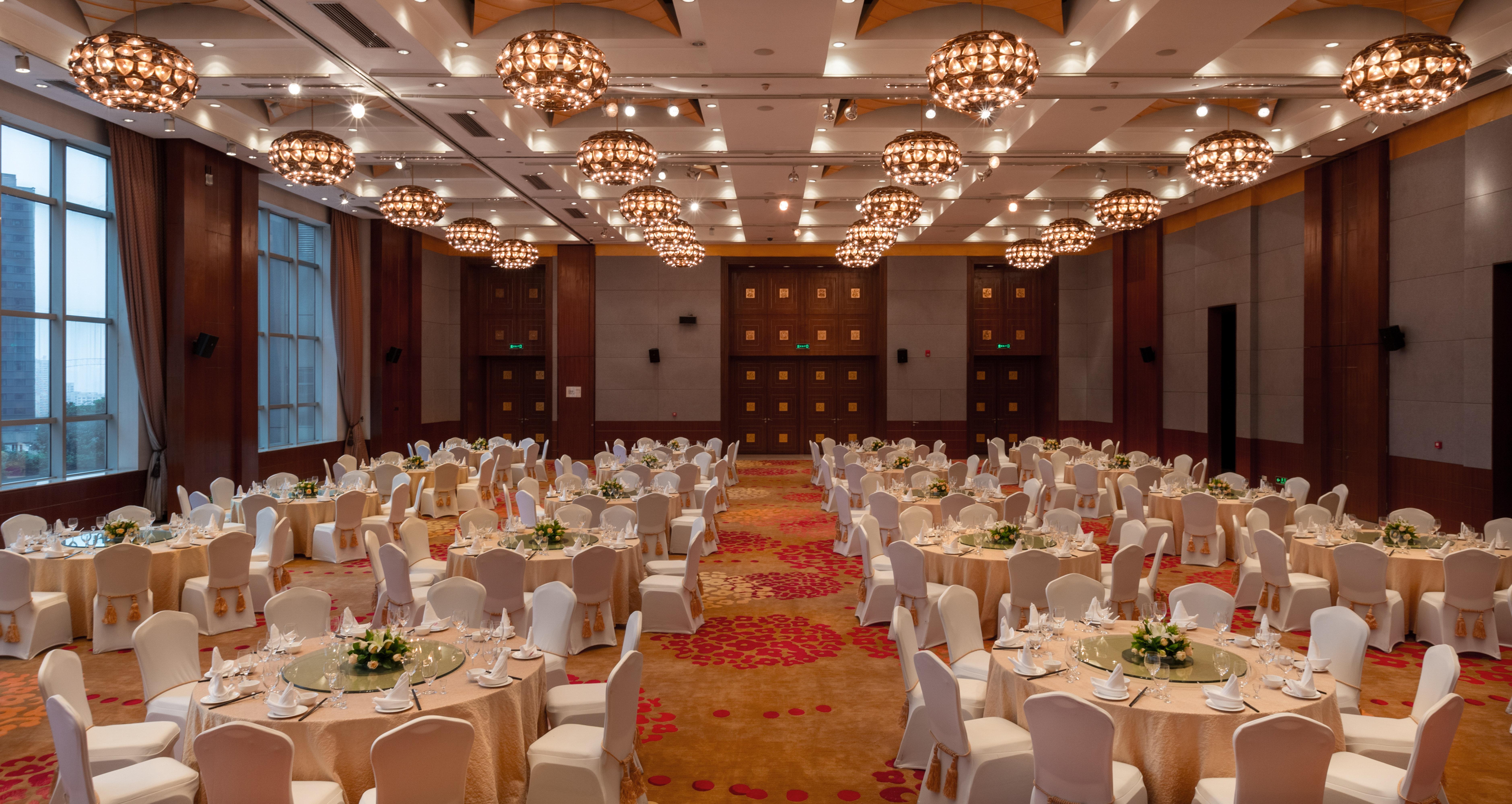 Dekin Hotel Chongqing Jiefangbei 35/38