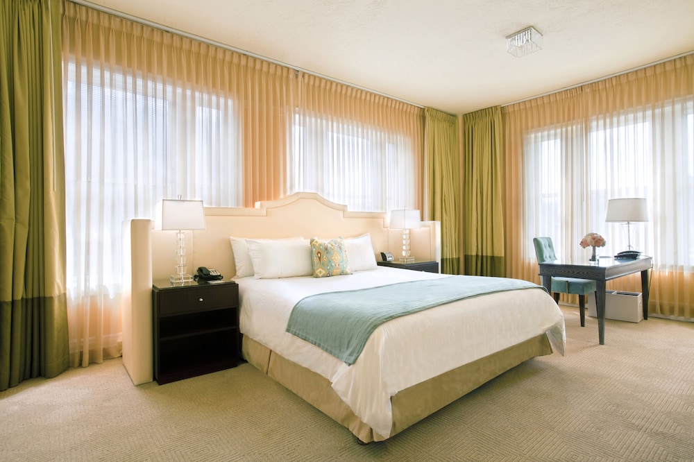 PREMIER, SUITE, KING BED, SOFA
