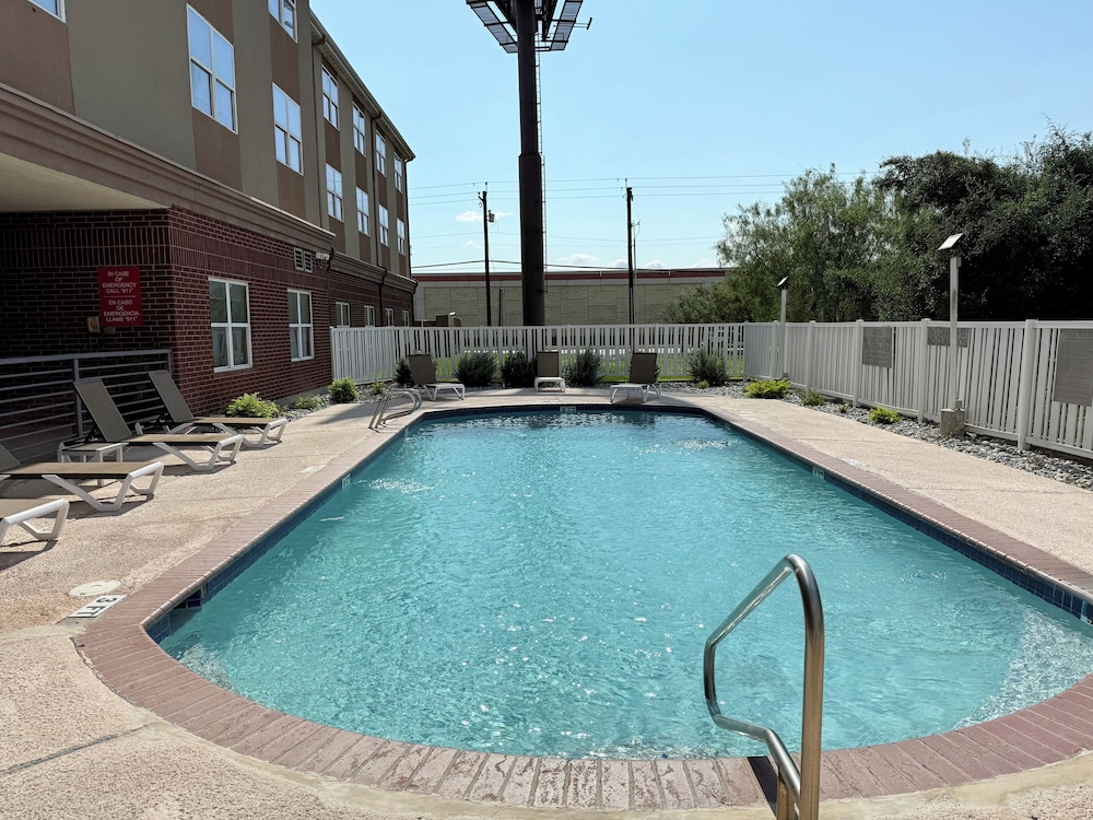 Country Inn & Suites by Radisson Harlingen, TX 65/67