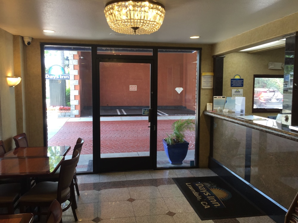 Days Inn By Wyndham Los Angeles Lax Redondo Manhattan Beach 12/56