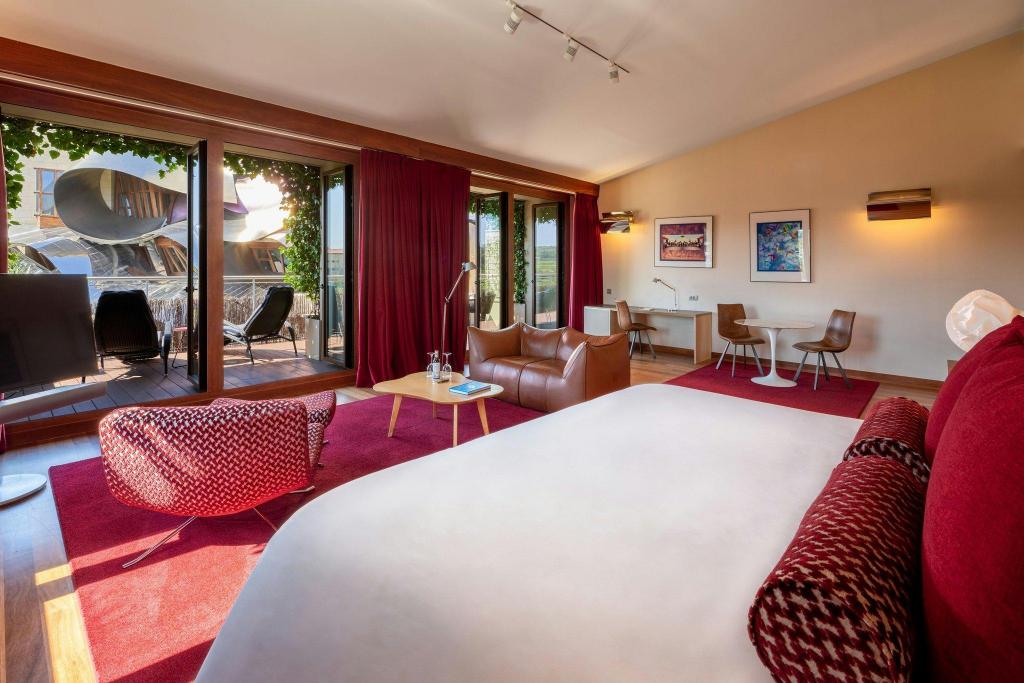 1 Bedroom, Prestige, Loft, Suite, King Bed, Terrace, Spa Wing، Hotel Marques de Riscal A Luxury Collection Hotel Elciego 2/2