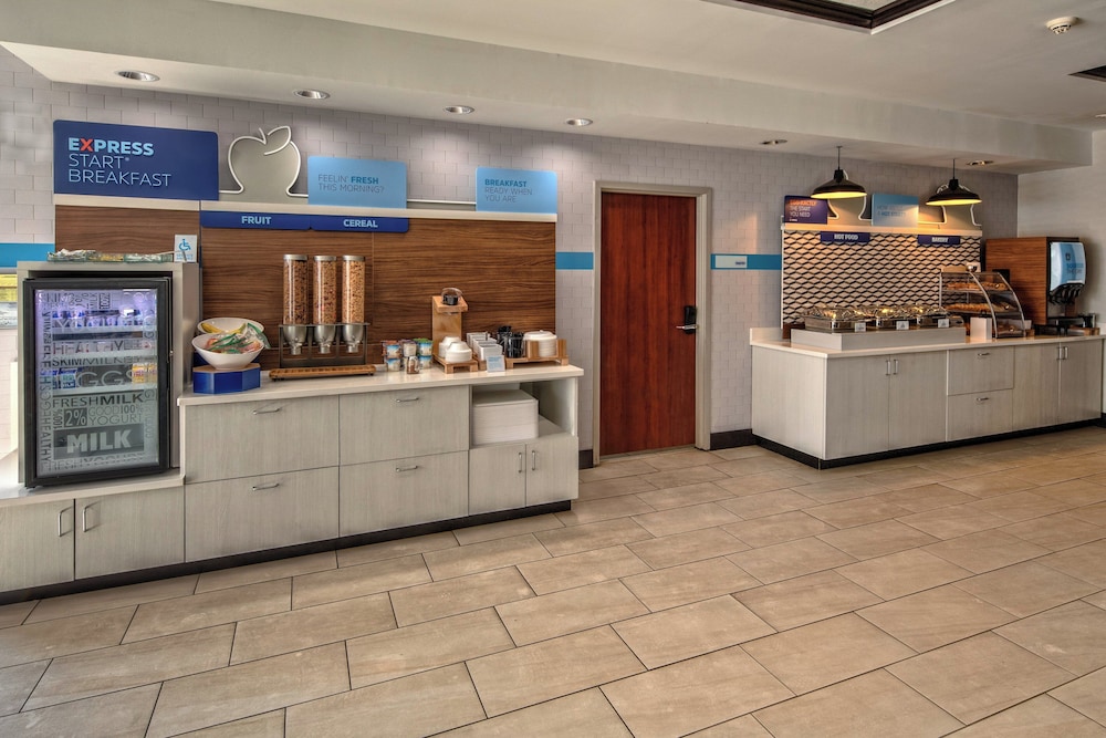 Holiday Inn Express Hotel Suites Cookeville 7/73