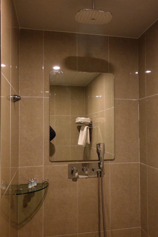 Hotel Clover 12/28