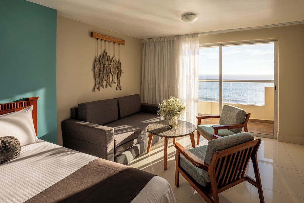 Don Pelayo Pacific Beach Hotel 18/69
