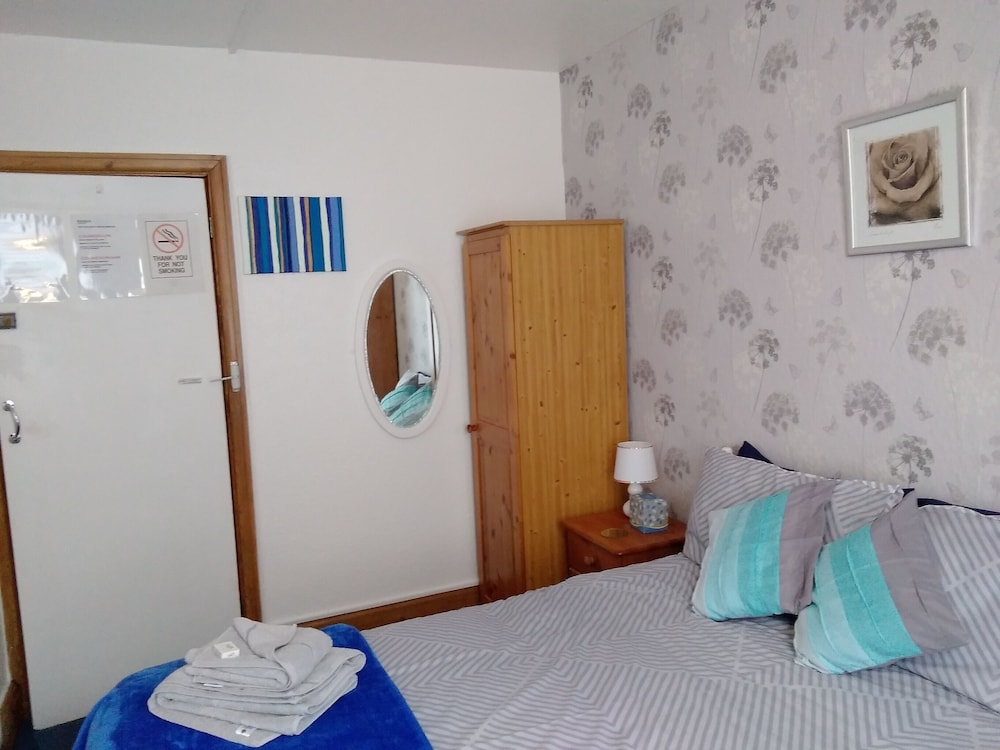 Whiteways Hotel 11/34