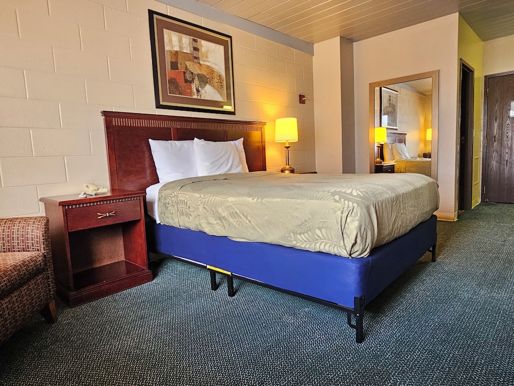 Deluxe, Queen Bed