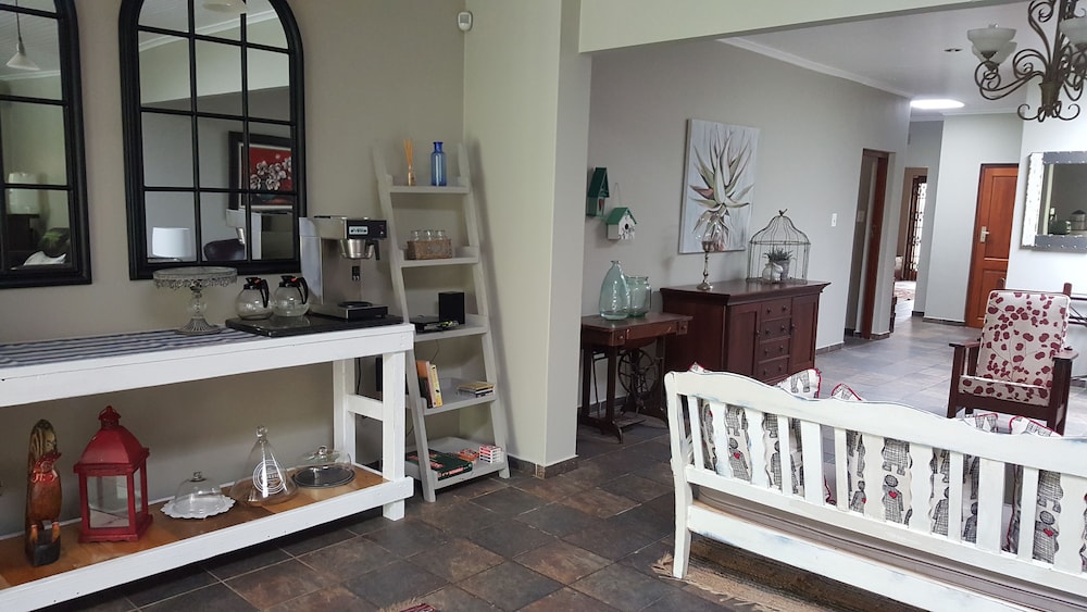 Sandpiper Guest House 2/38