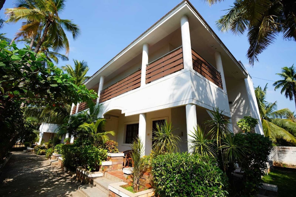 GREEN COCONUT RESORT 8/62