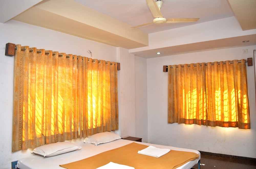 Hotel Sai Kamal 37/57