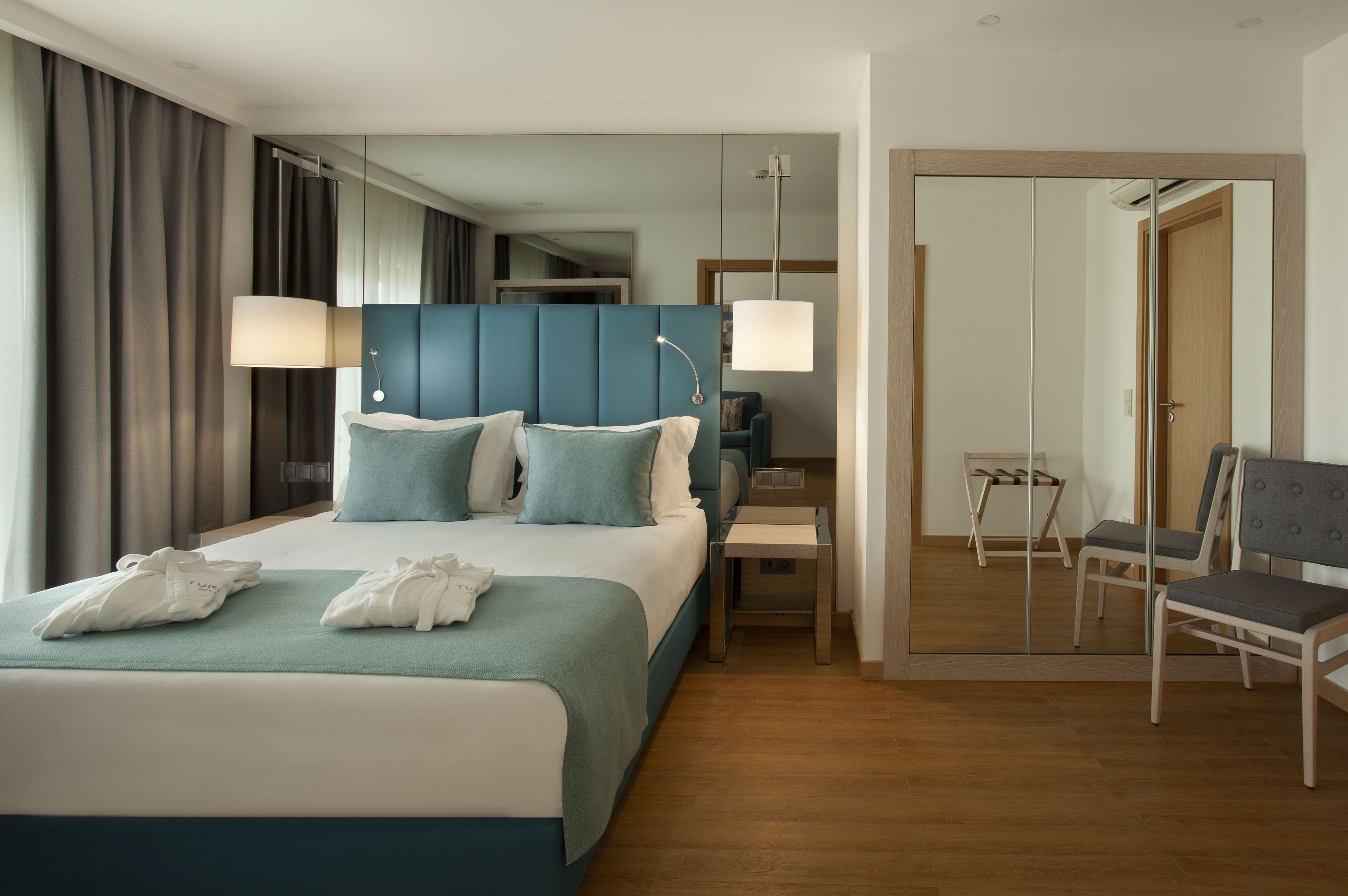 Superior, Suite, Lateral Side Sea View