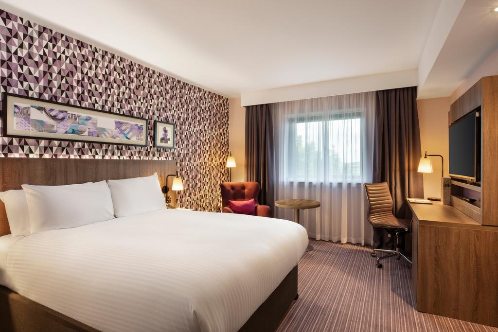 غرفة مفردة بسرير كينج