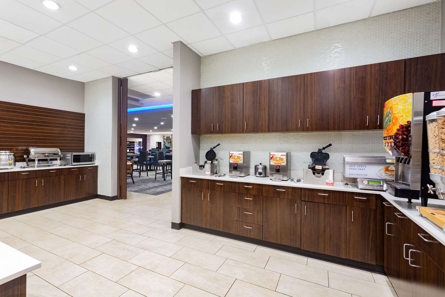 La Quinta Inn & Suites by Wyndham Joplin 13/56