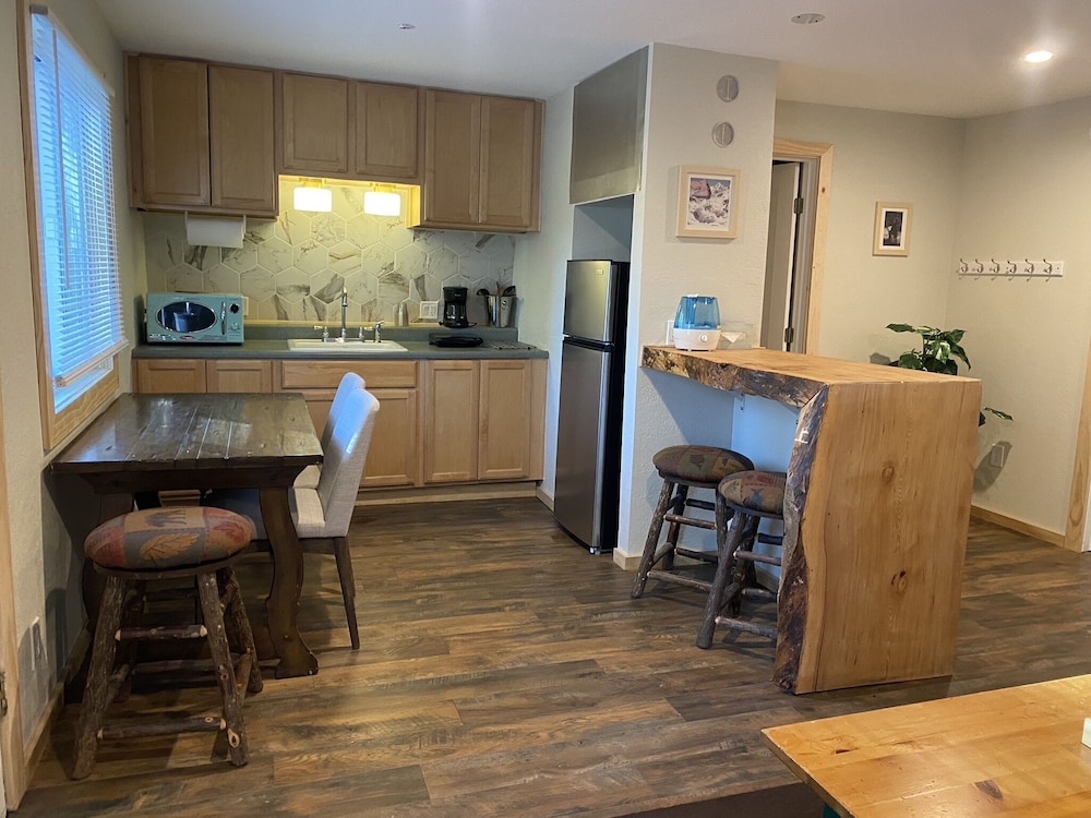 Cinnamon Bear Inn 66/80