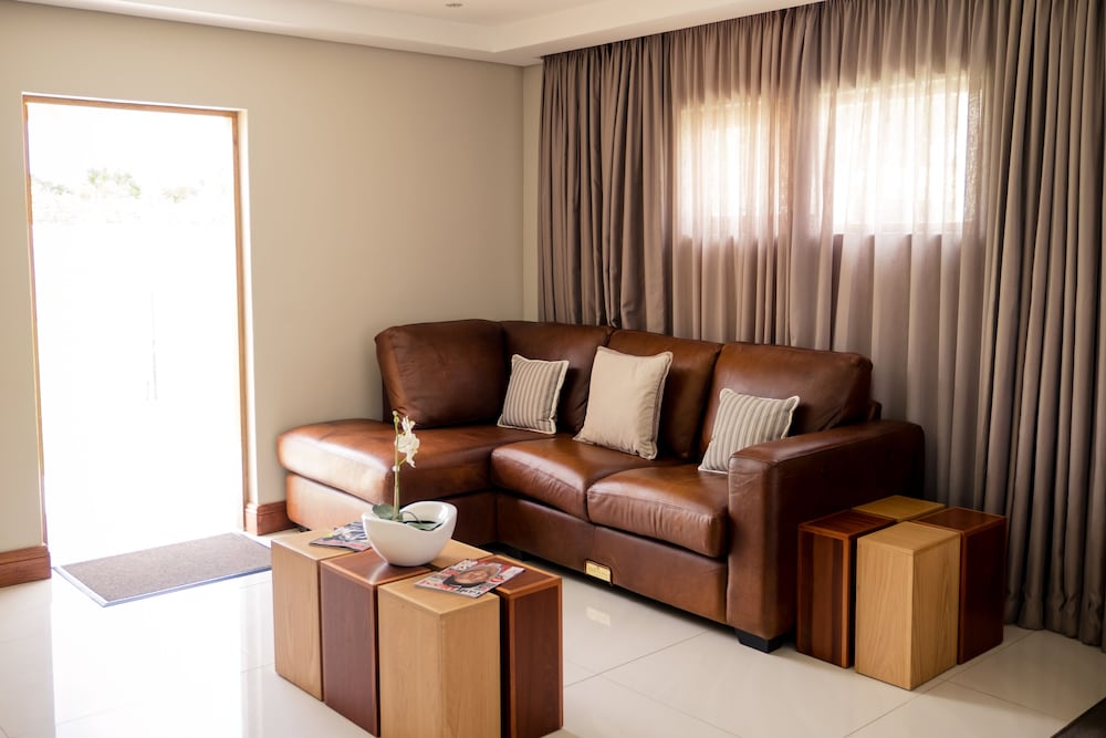Africanos Country Estate 24/46