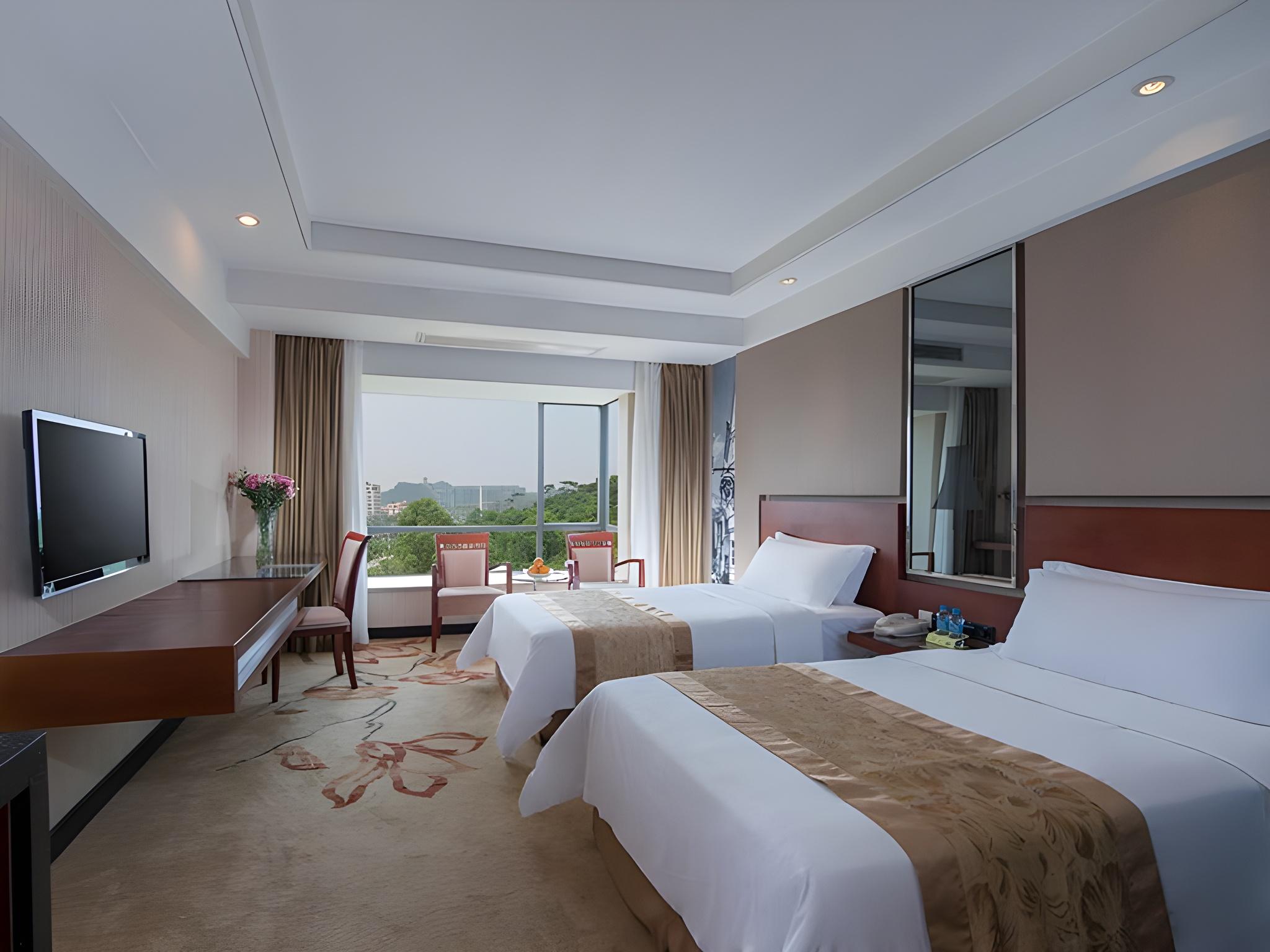 DELUXE, TWIN BEDS