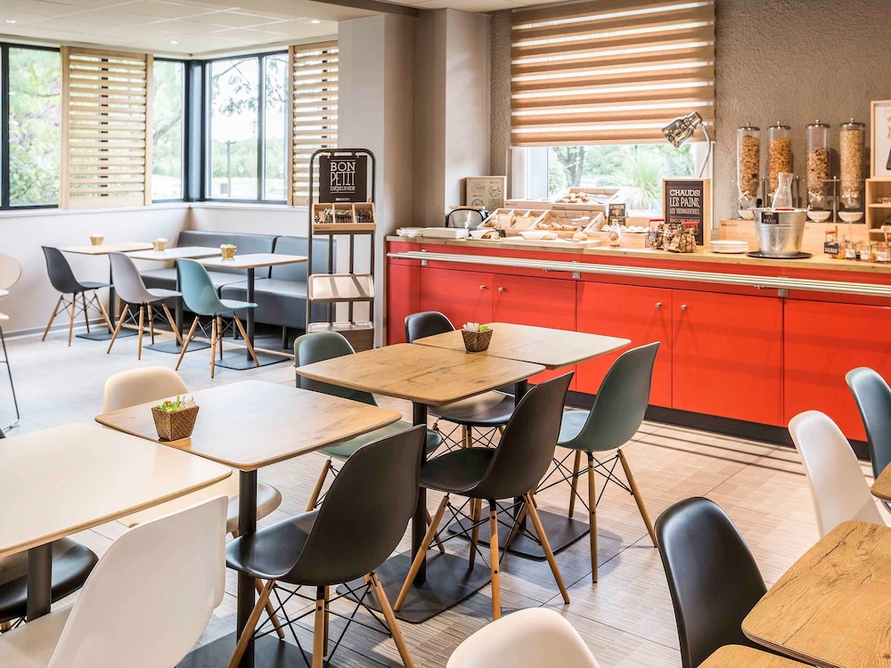 Ibis Rennes Cesson 64/76