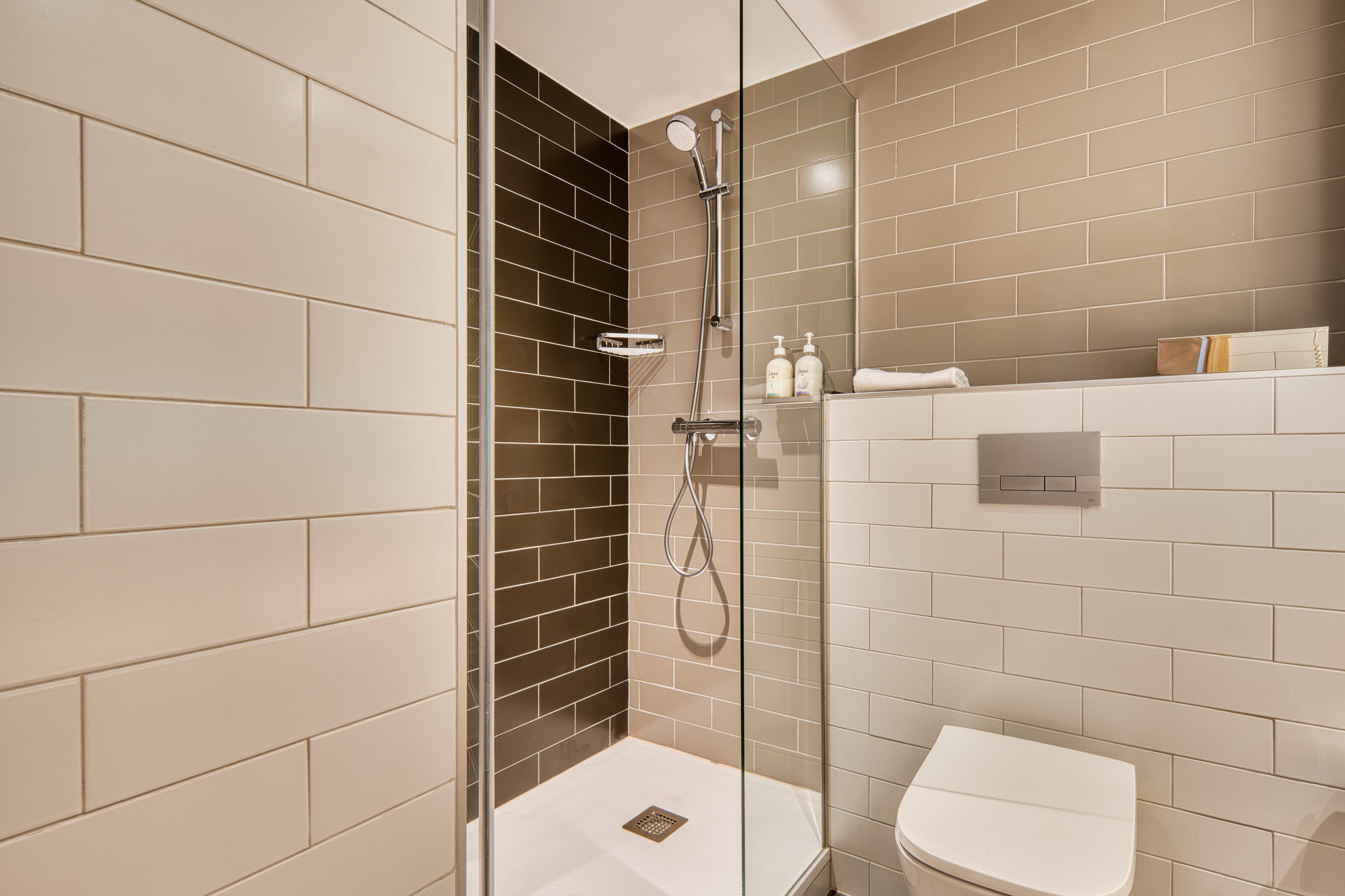 غرفة بسرير كوين، Holiday Inn Express Madrid Airport 8/10