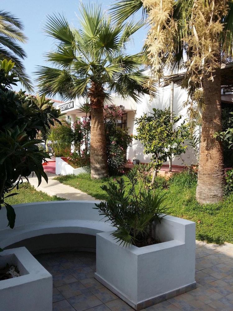 Kkaras Hotel 62/68