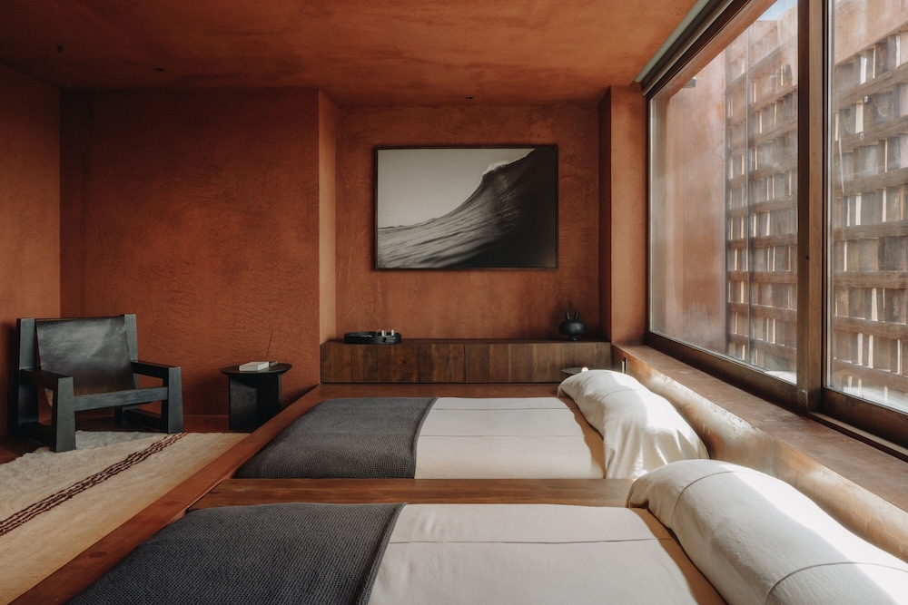 FURTHER HOTEL 26/59