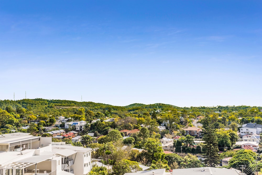 Essence Suites Taringa 54/60
