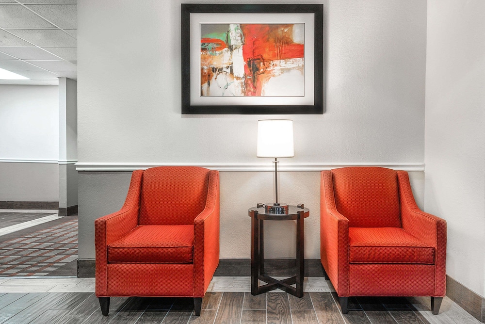 Days Inn Suites By Wyndham Dallas 19/27