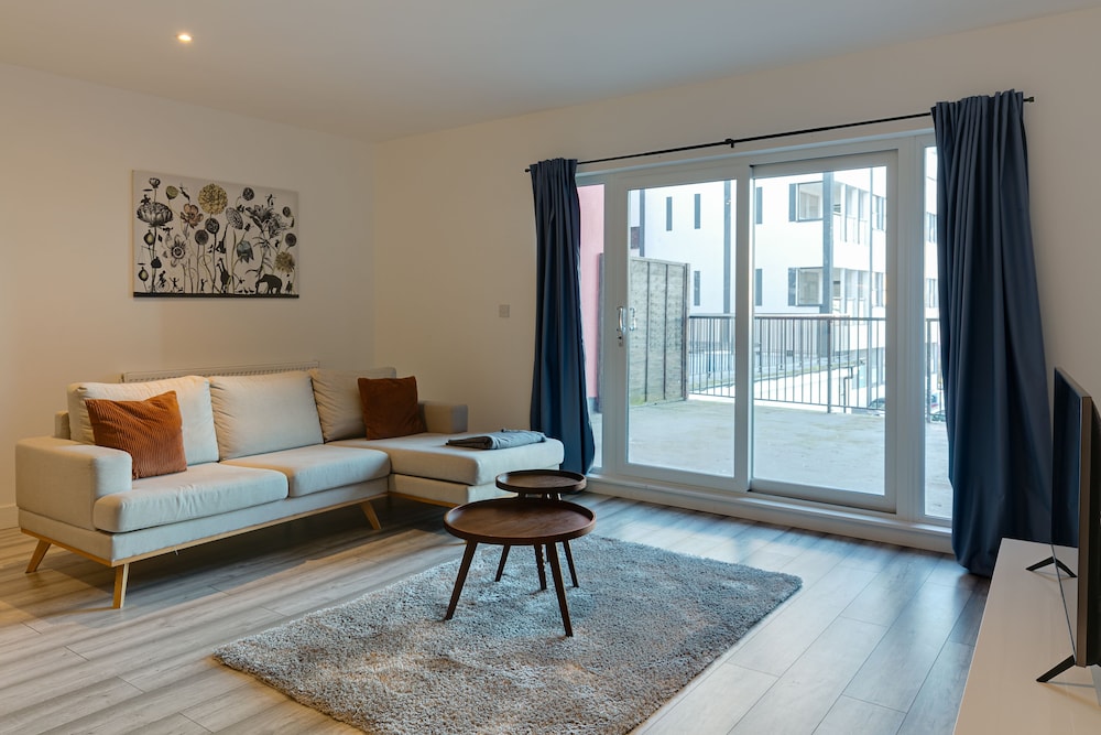 Hounslow Central Apartments 32/40